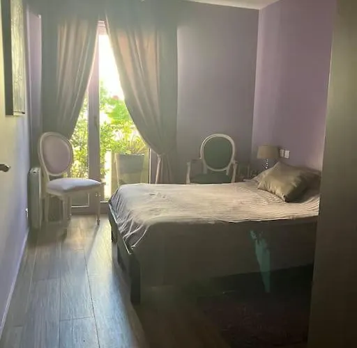 Eiffel Tower View - Balcony - Trocadero