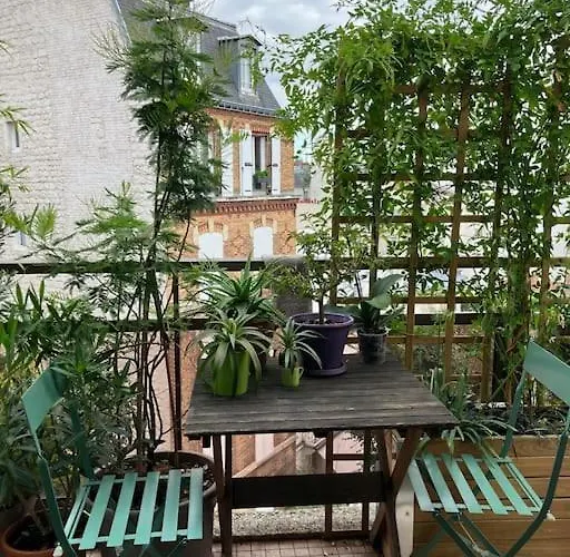 Apartment Eiffel Tower View - Balcony - Trocadero